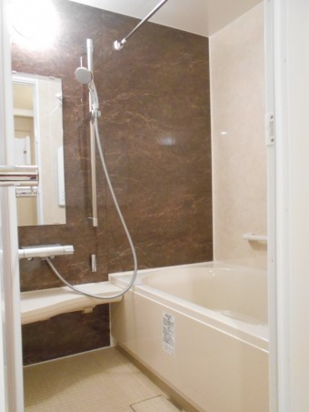 浴室のサイズアップを実現!10cm大きな浴槽でゆっくりと 浴室のサイズアップを実現!10cm大きな浴槽でゆっくりと